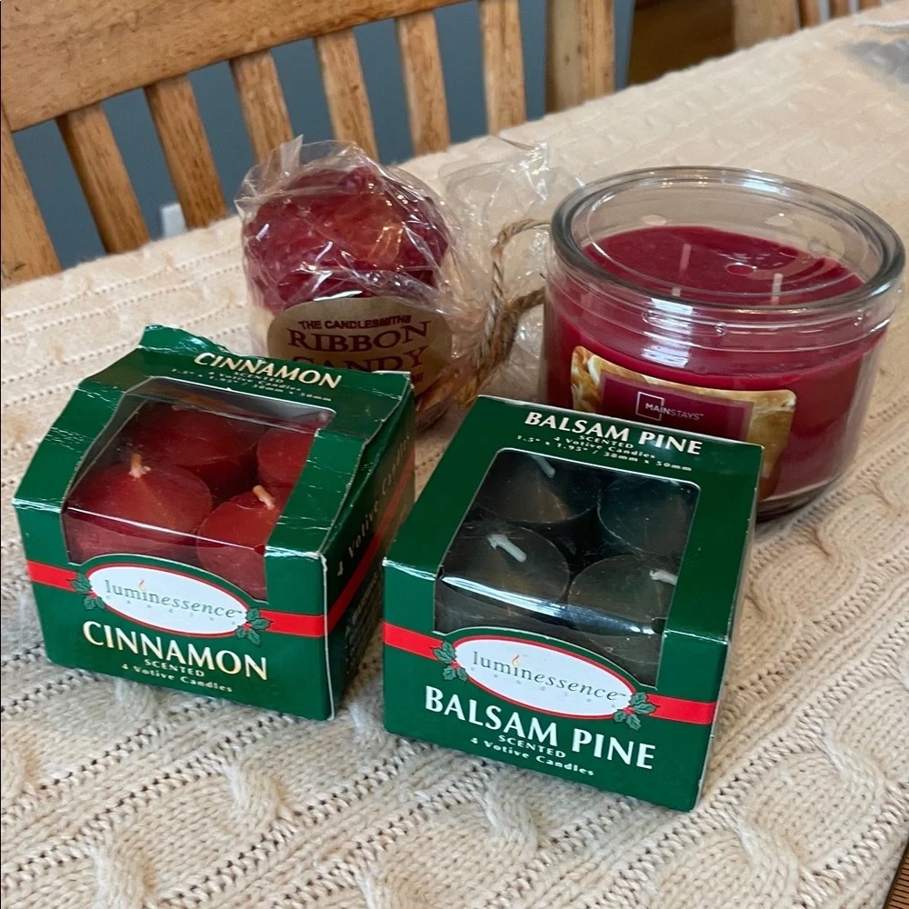 NWT Christmas Candle Set 10 total scented candles.